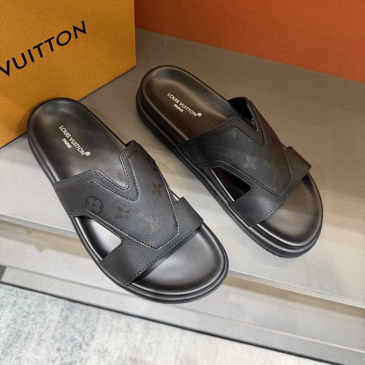 Louis Vuitton Oasis Men's Slide Sandals